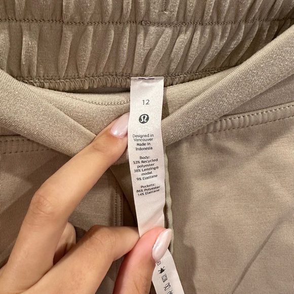 Lululemon Soft Ambitions High-Rise Short 4” - Picture 2 of 4